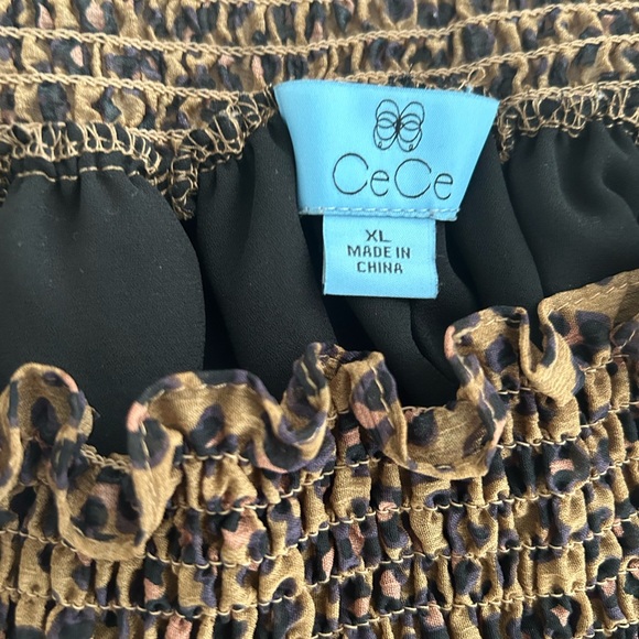 Women’s Leopard Blouce size XL. Off or on shoulder style. Worn once. - Picture 3 of 3